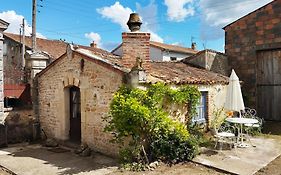 Gatekeepers Cottage Tiny House, Taize, Deux-Sevres, Velo Francette