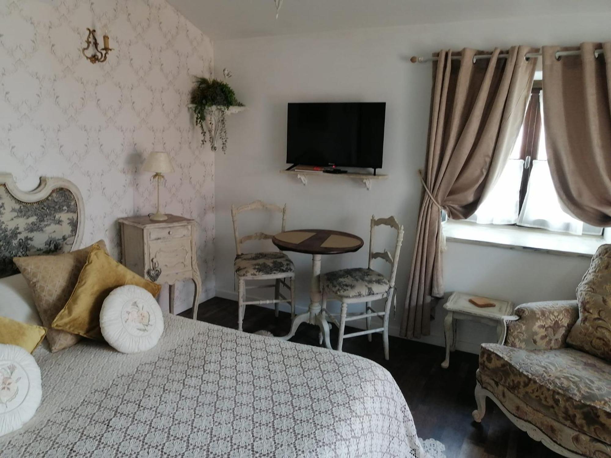 Gatekeepers Cottage Tiny House, Taize, Deux-Sevres, Velo Francette Exterior photo