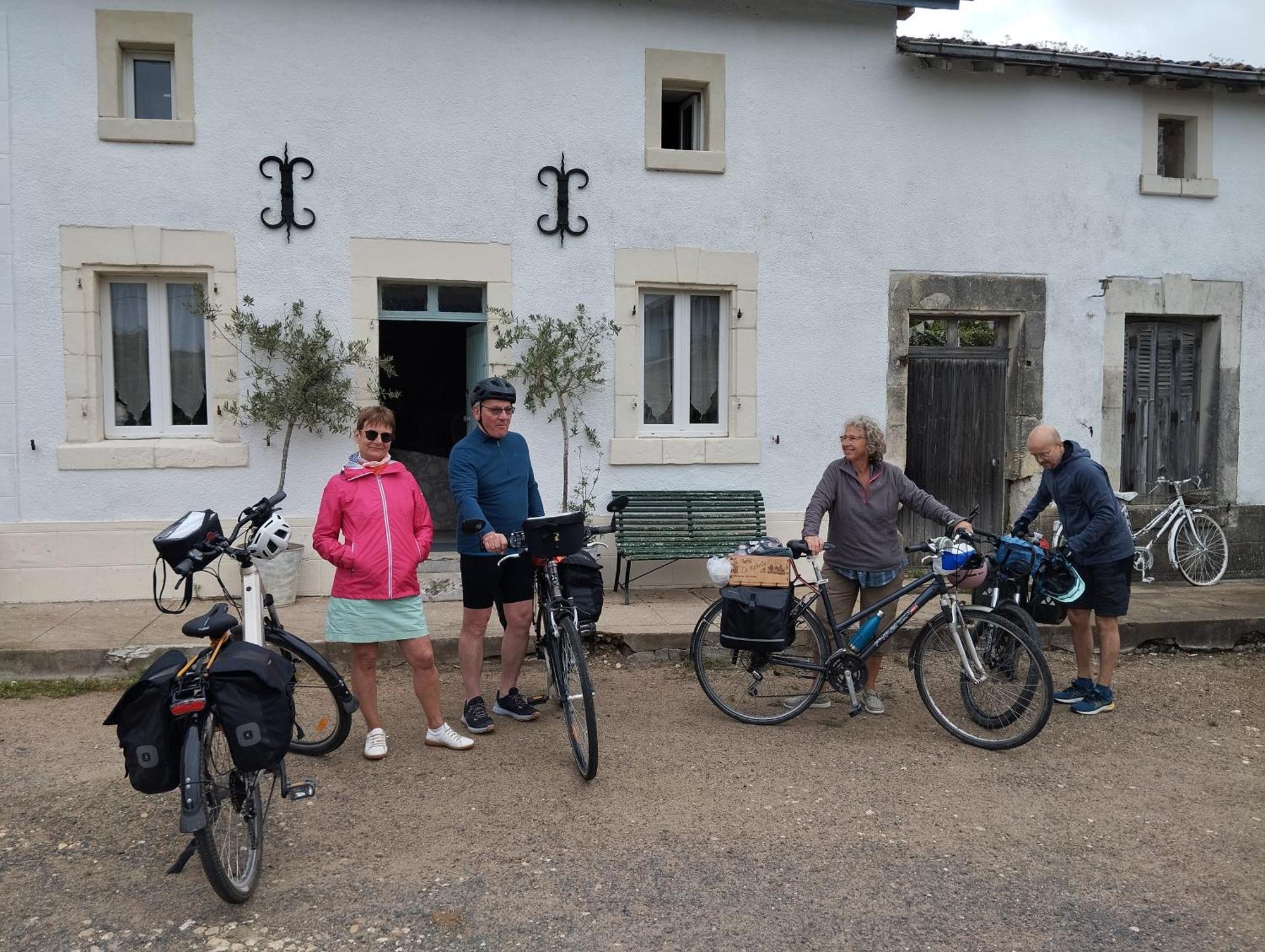 Gatekeepers Cottage Tiny House, Taize, Deux-Sevres, Velo Francette Exterior photo